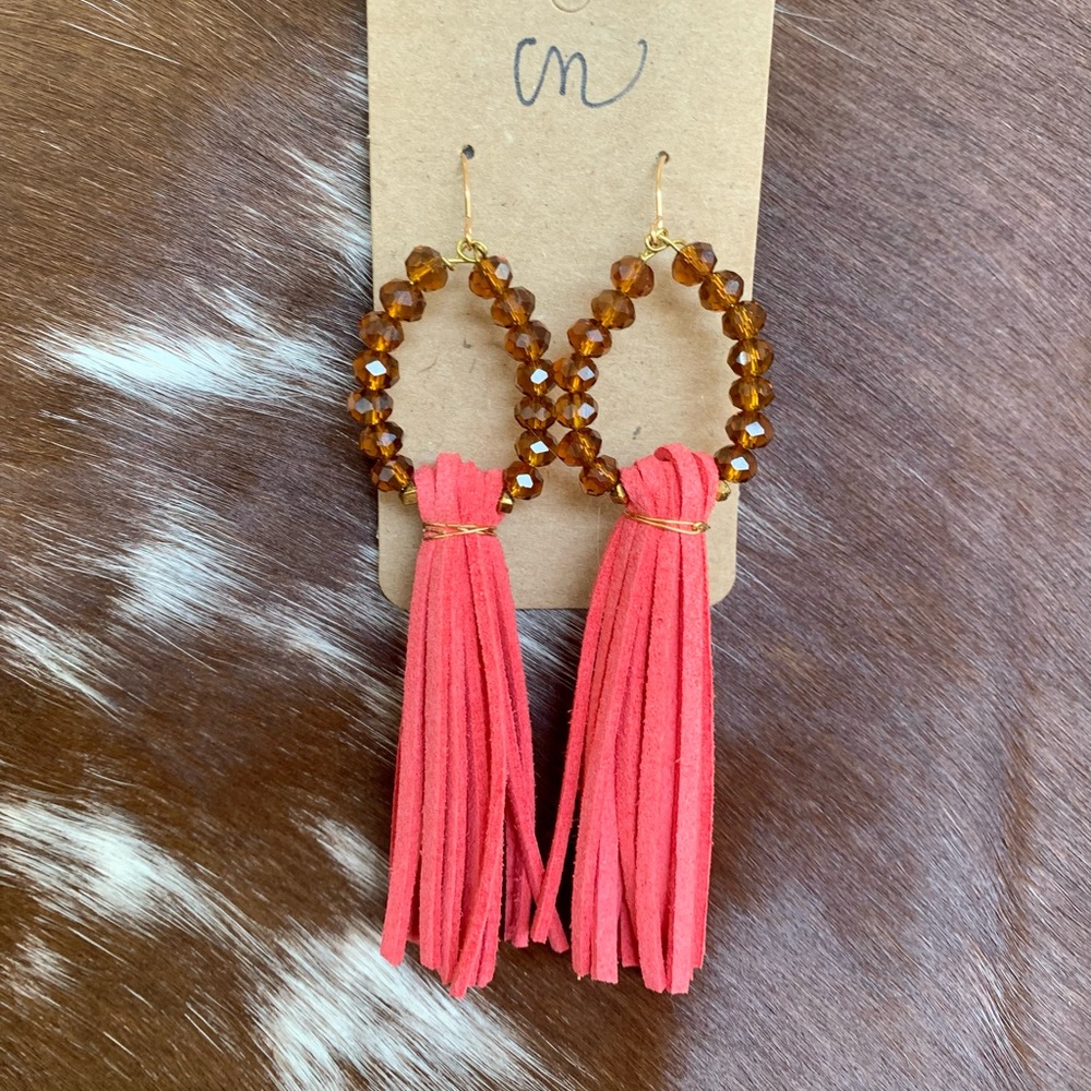 🌾 Coral Tassel Earrings - Picture 3 of 5